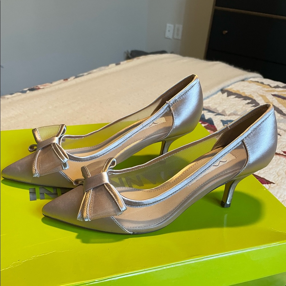 NEW beige Kitten heels